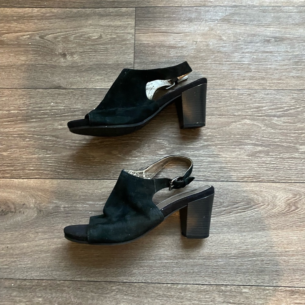 🌺 Faux suede chunky heels